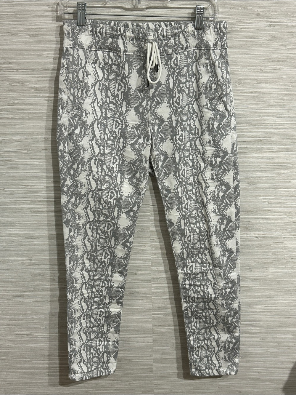 Flog Bevy Flog White Snakeskin Print Drawstring Pull On Pant Size 26 Shely Style - Picture 1 of 9